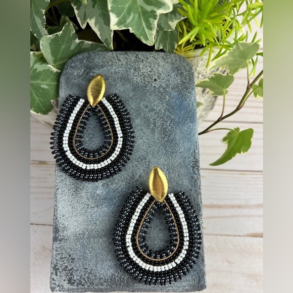 Elegant Black & Gold Stylish Teardrop Dangle Earrings for Woman - Picture 3 of 7